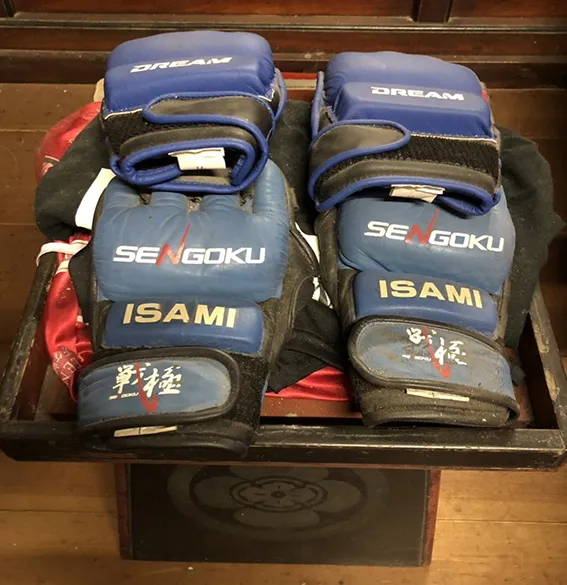 Professional fighter's must-win prayer fulfillment dedication glove