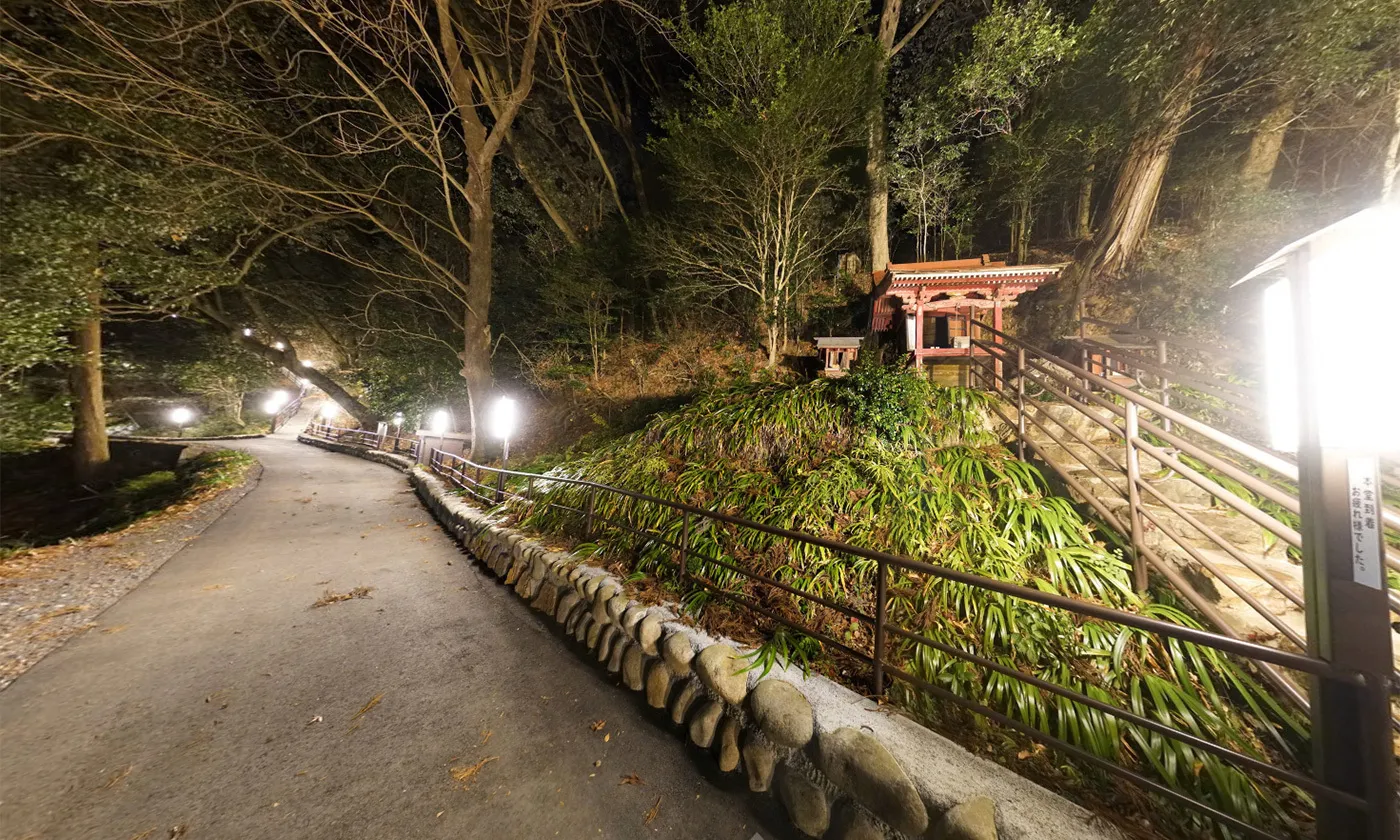 Light-up VR tour near Sanno-gongen of Oiwasan Bishamonten