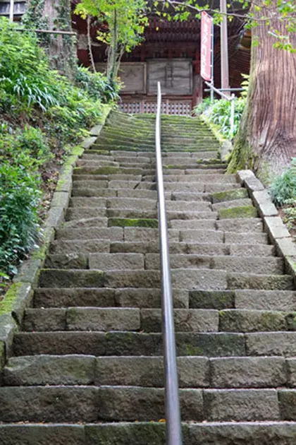 Stone stairs of Oiwasan Bishamonten
